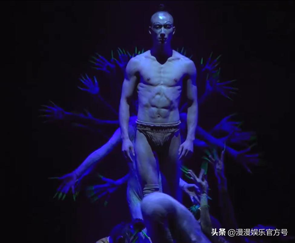 丁字裤、摸*体下**，杨丽萍把国人难以启齿的文化搬到舞台上！