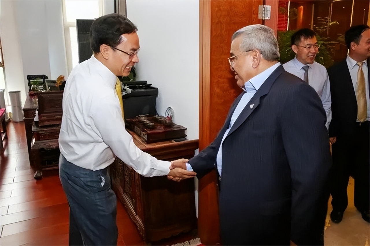 中国首富负债245亿,昔日首富成老赖资产甩卖无人问津