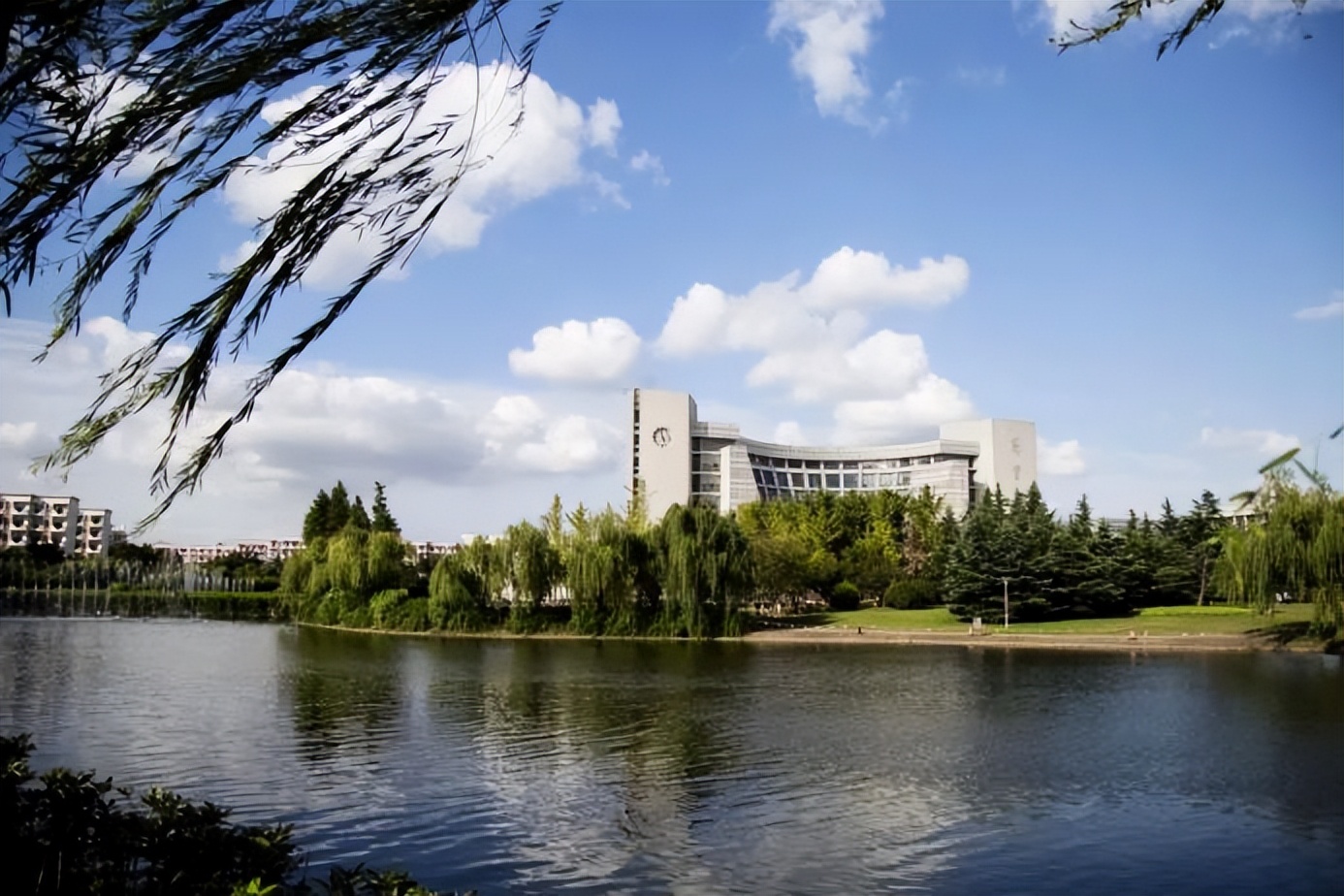 应届毕业生入职外交部,大学生毕业后就职中国外交部