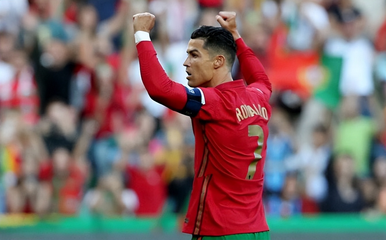 梅西世界杯淘汰赛数据与c罗对比,c罗对战梅西的世界杯比赛回放