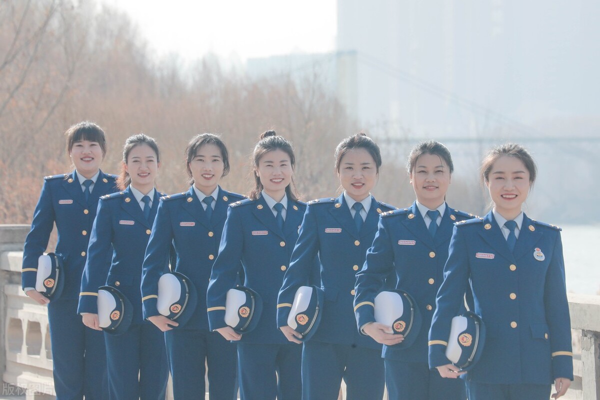 公务员制服搭配,公务员制服搭配什么鞋子最好看