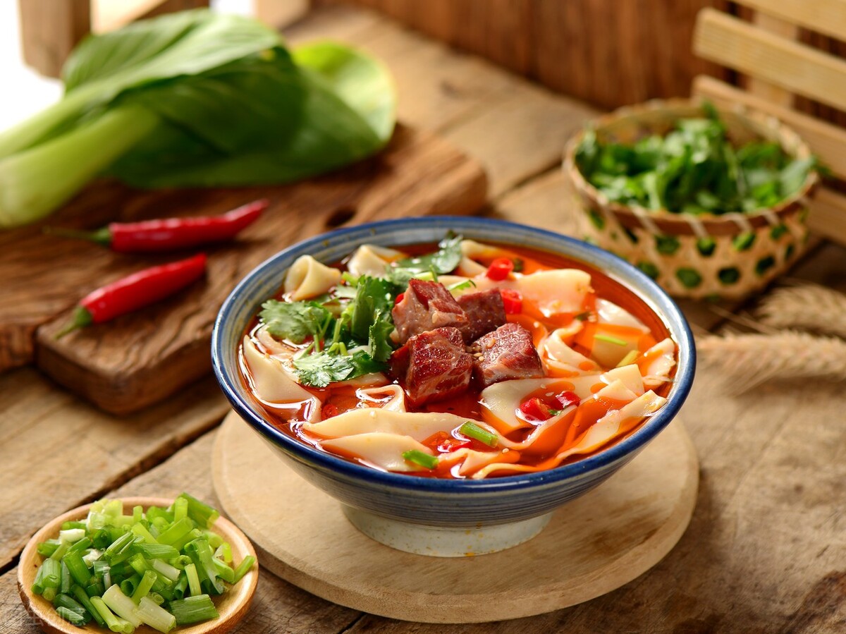 开个安徽正宗牛肉板面店挣钱吗,牛肉板面挣钱