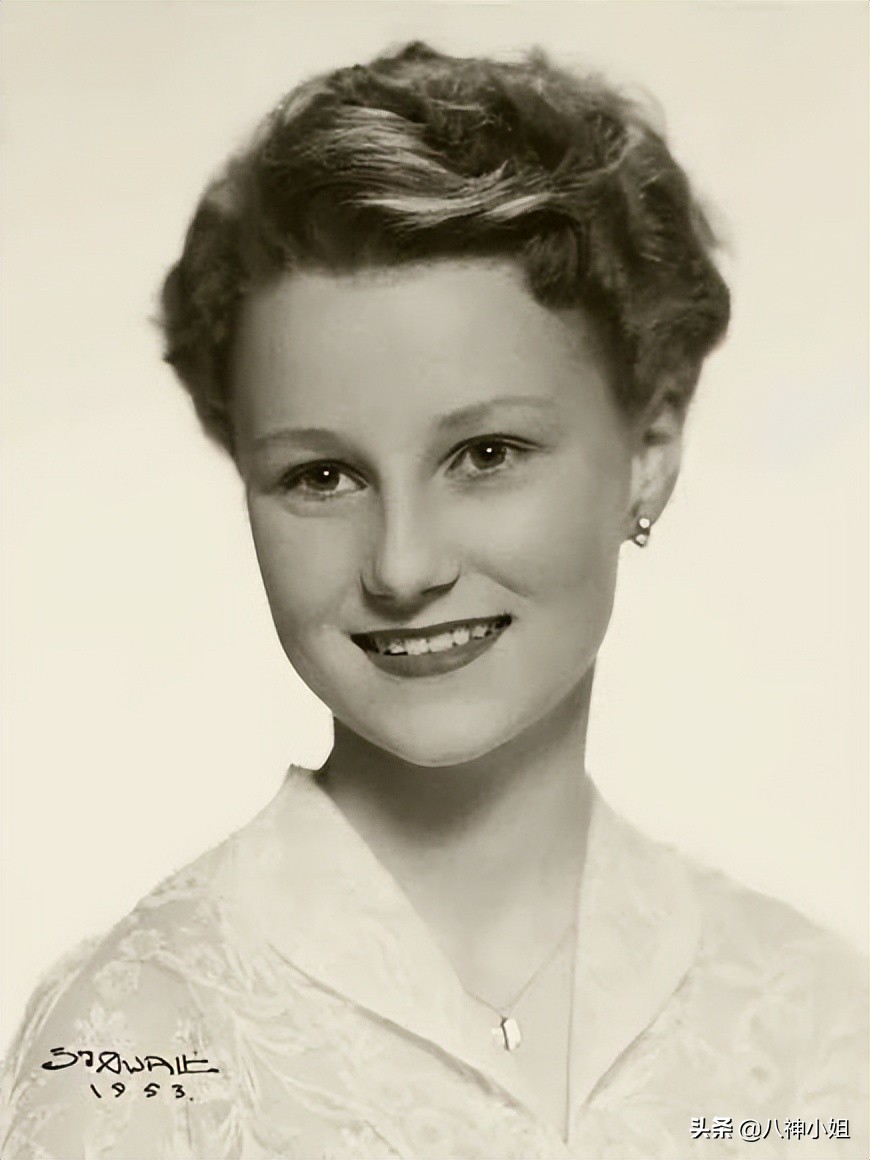 85岁平民王后替夫出席公务，大牌不断，婚姻竟然是欧洲最美满的？