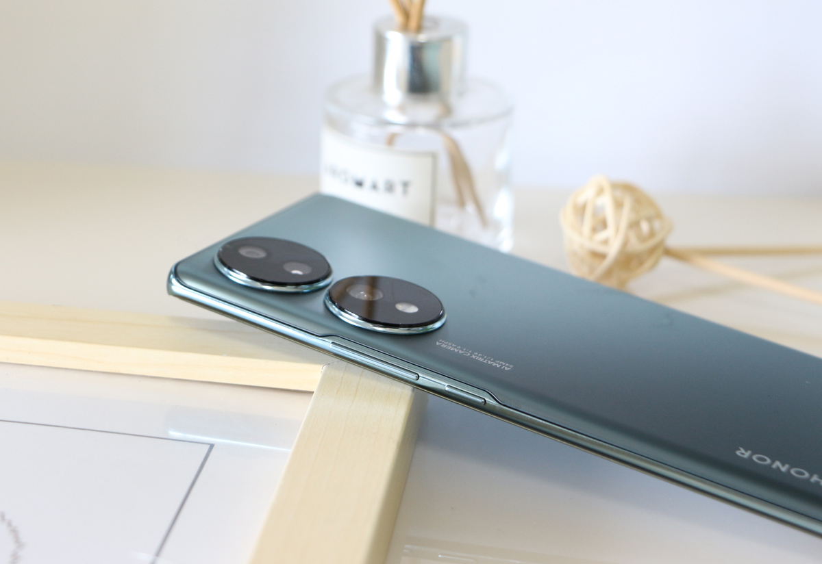 荣耀70评测：颜值才华兼备，旗舰IMX800要你好看，五星好“屏”