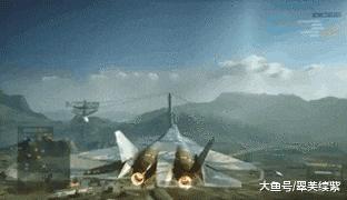 “姑娘，你知道衣服上的字是什么意思吗？”哈哈哈自信的姑娘最美