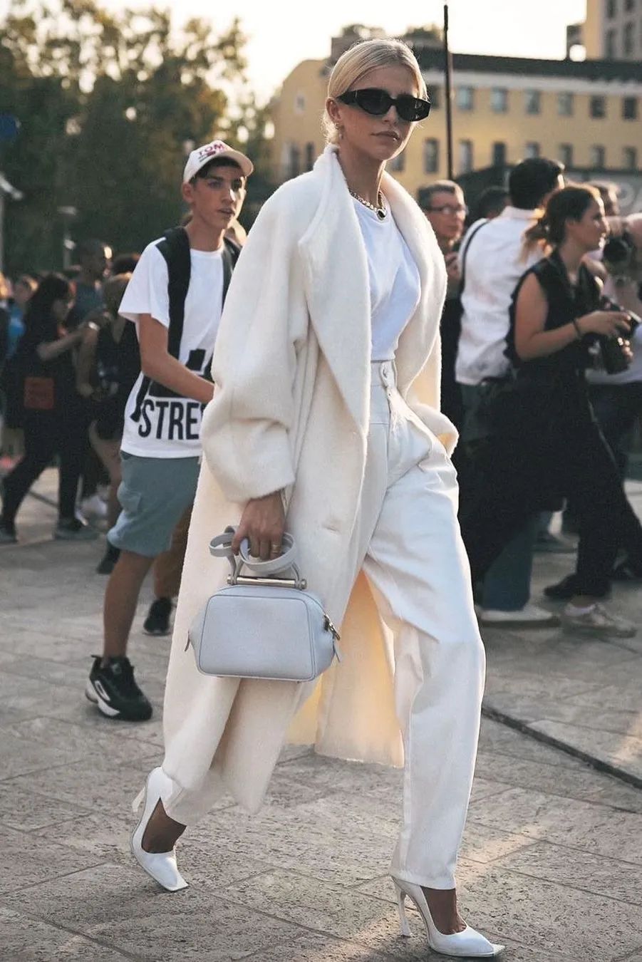 今年双面羊绒大衣流行什么颜色,今年最流行什么颜色的大衣