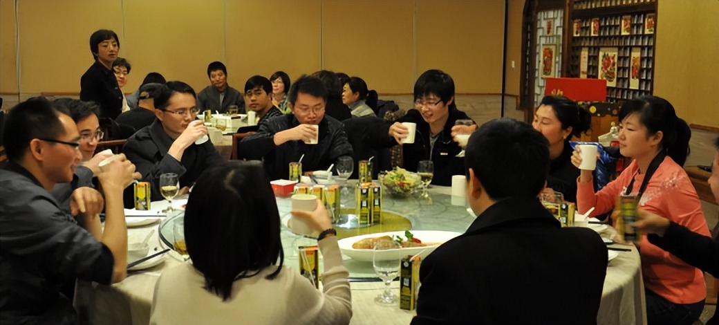 酒场上喝酒小妙招让你千杯不醉,喝酒想要醉得慢的小诀窍