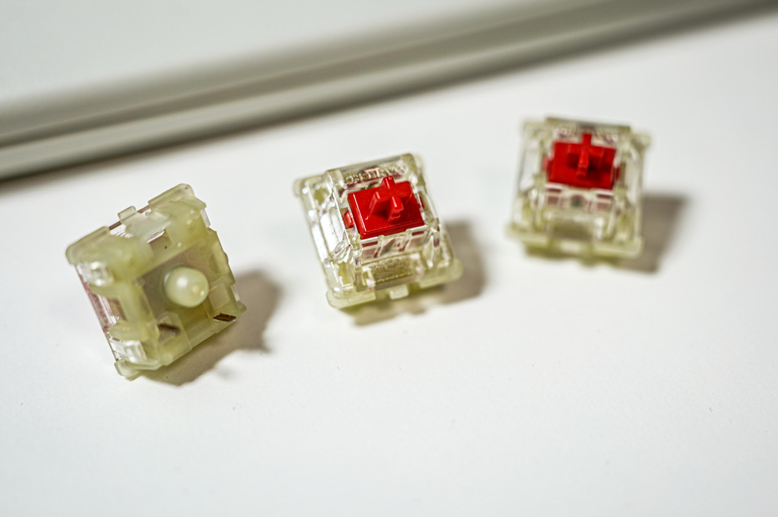 cherry轴入门机械键盘推荐,cherry键盘银轴和茶轴对比