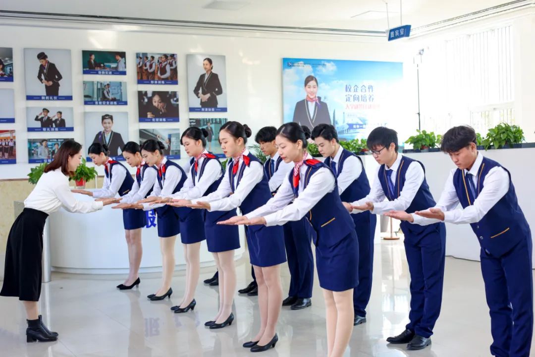 16岁初中毕业女儿学什么专业最好,初中毕业女生适合学什么专业大专