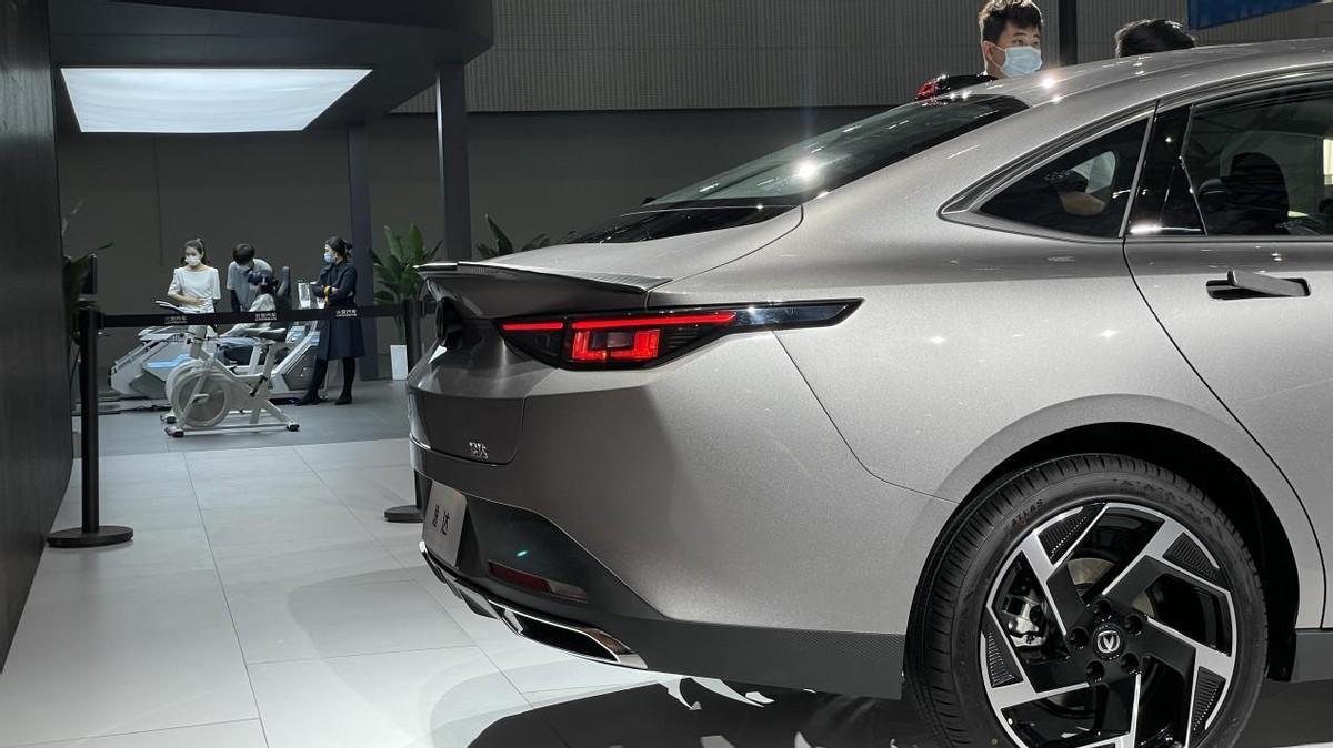 长安逸达能否比肩合资家轿标杆,长安逸达9.99万的配置