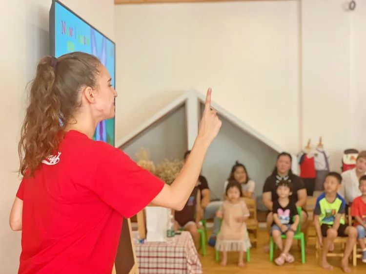 西安国际高尔夫球童,西安小孩学打棒球