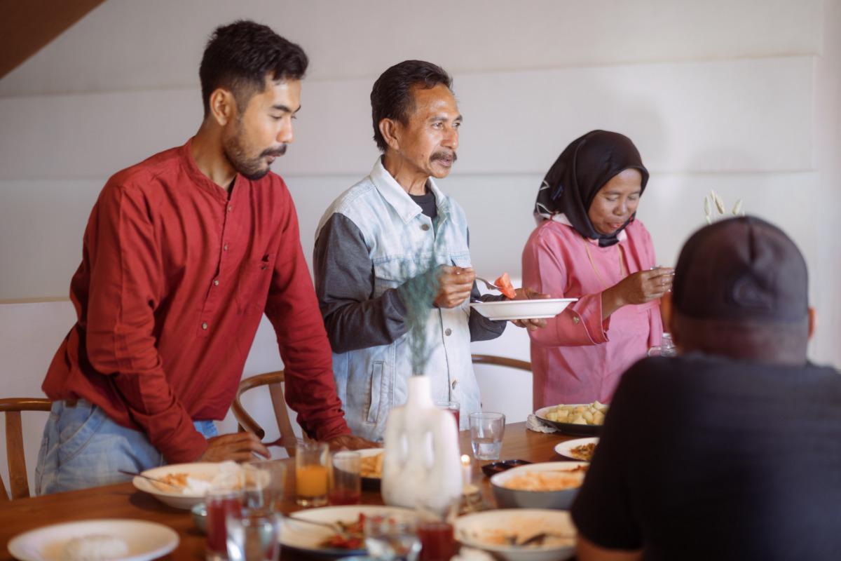 多年不联系的同学办聚会，我临时有事没去成，后来庆幸：还好没去