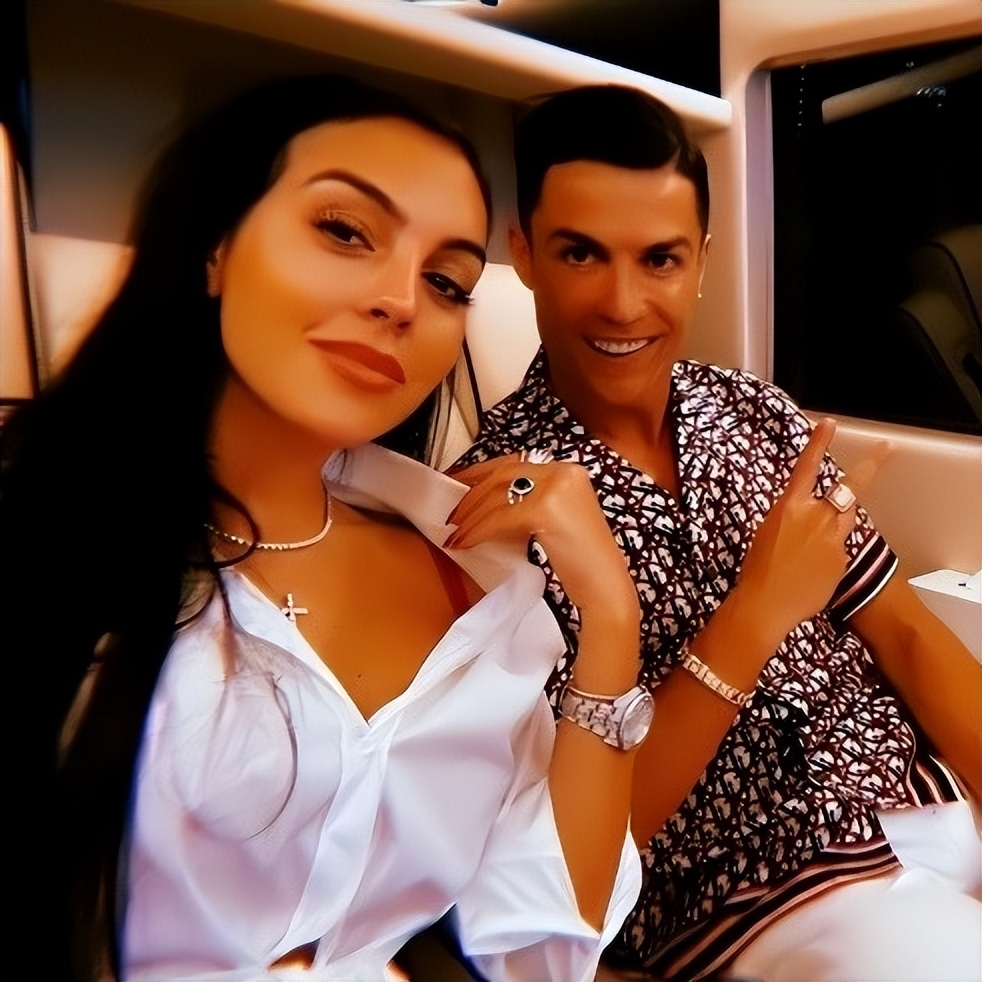 c罗伊莲娜乔治娜对比,c罗为何选择乔治娜而放弃伊莲娜