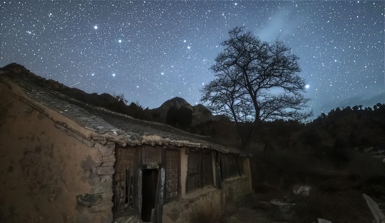 1996年，16岁少女为养家三度*血卖**，意外死后三个哥哥为她披麻戴孝