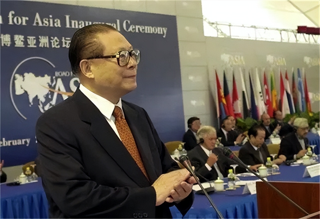 江主席掌舵的十年，是中国最艰难的十年