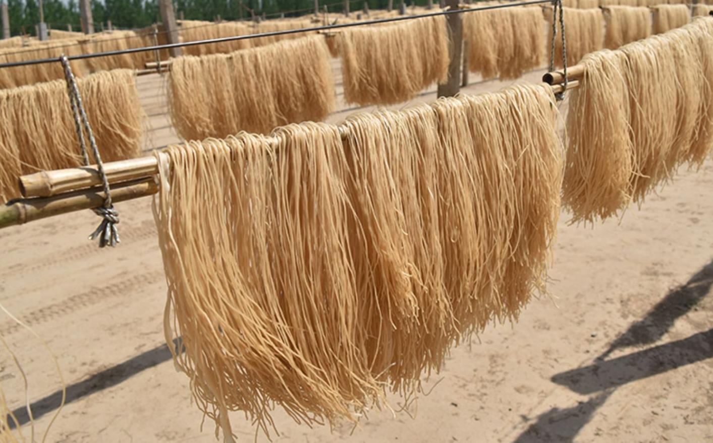 买粉条记住这三招,如何辨别红薯粉条真的假的