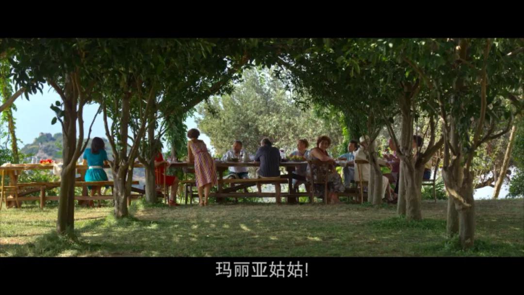 满屏美胸！三观震碎！意大利女人好敢