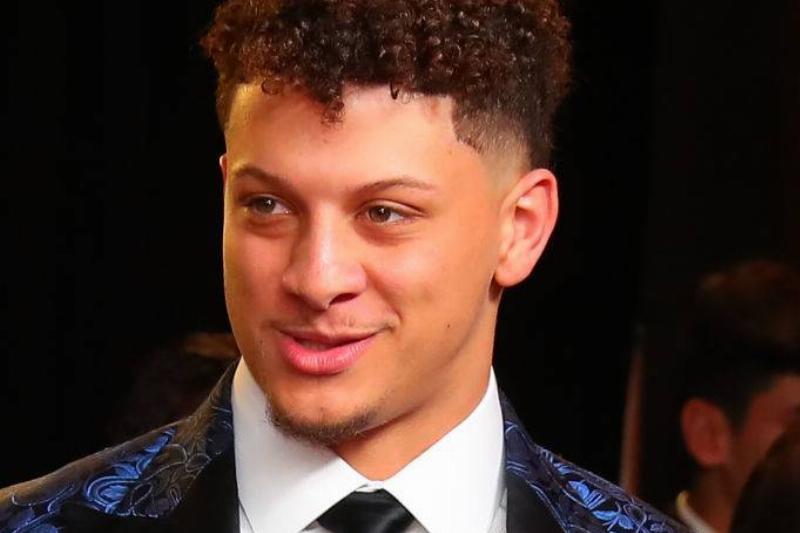 运动员用他们的第一笔大薪水买了什么？