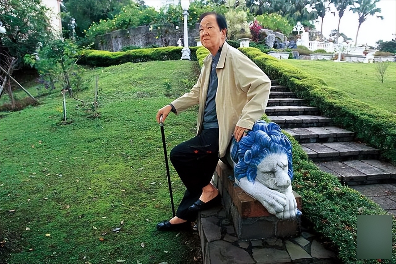 恋人妻、追青霞、混黑道、建豪宅，“武侠片之父”的江湖往事……