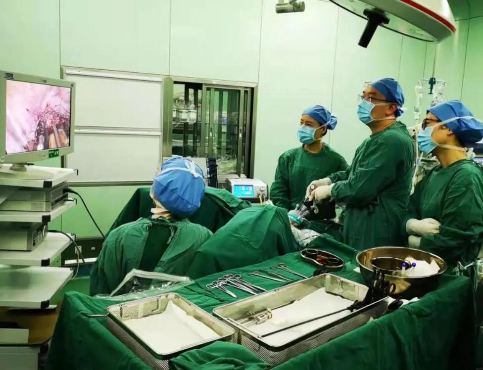 突破最新妇科术式成都市中西医结合医院解除六旬大妈“难言之隐”