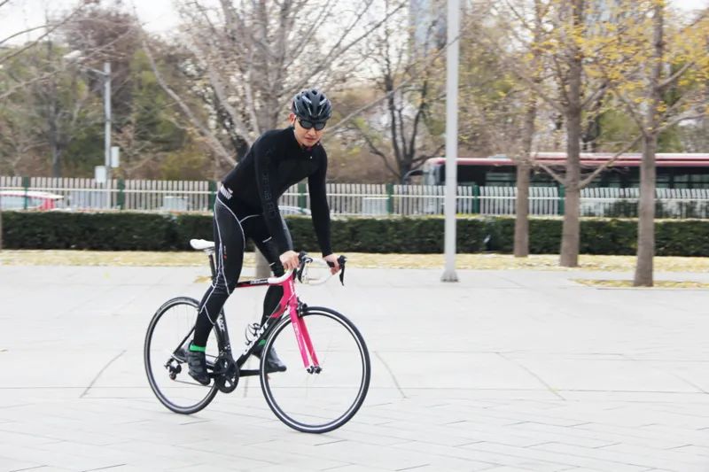 骑车大腿内侧抽筋最快恢复方法,骑车抽筋怎么拉伸