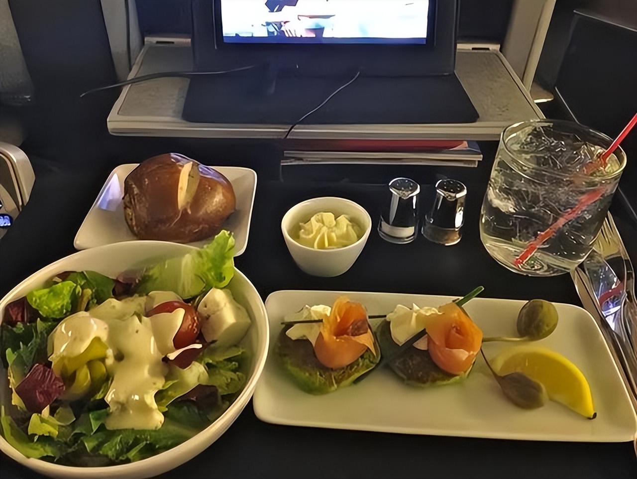 1987年,一个小伙子花25万美元,买了一张美国航空公司的促销机票