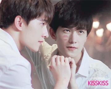 胡茬红唇，救命，代言化妆品的男明星太吓人了