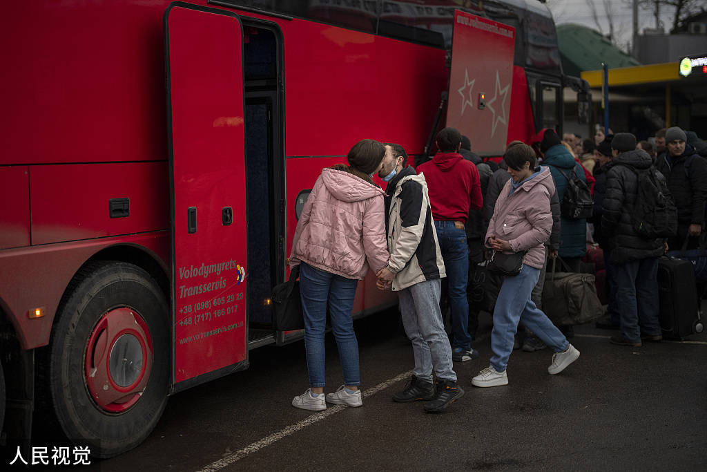 留学生讲述逃离乌克兰细节:手机差点被抢母亲为儿子祷告