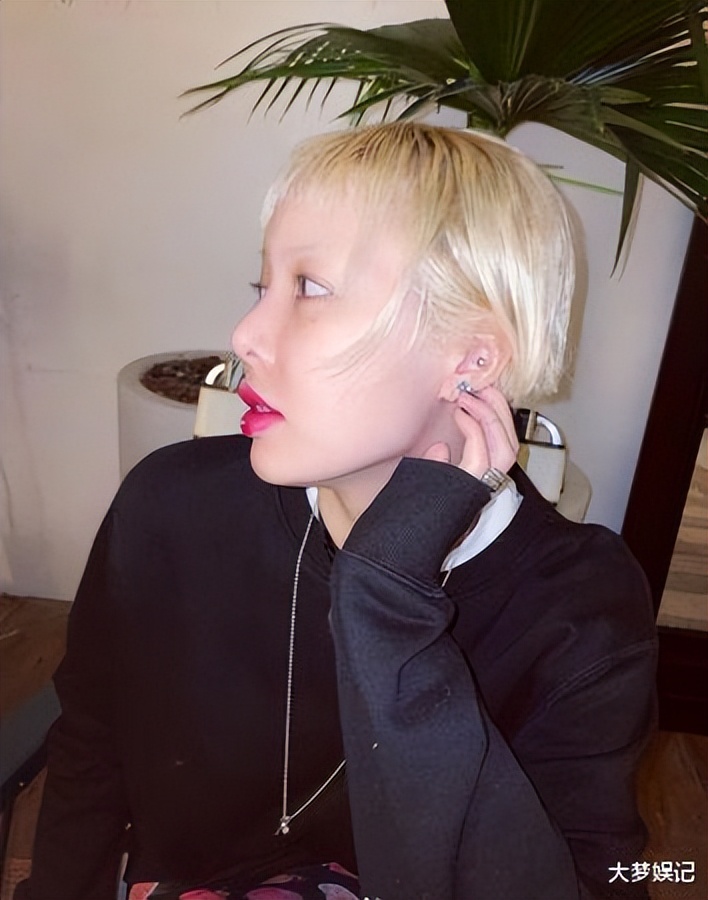 泫雅剪“齐耳短发”撞脸DAWN！网友歪楼狂猜复合：相爱就会相像