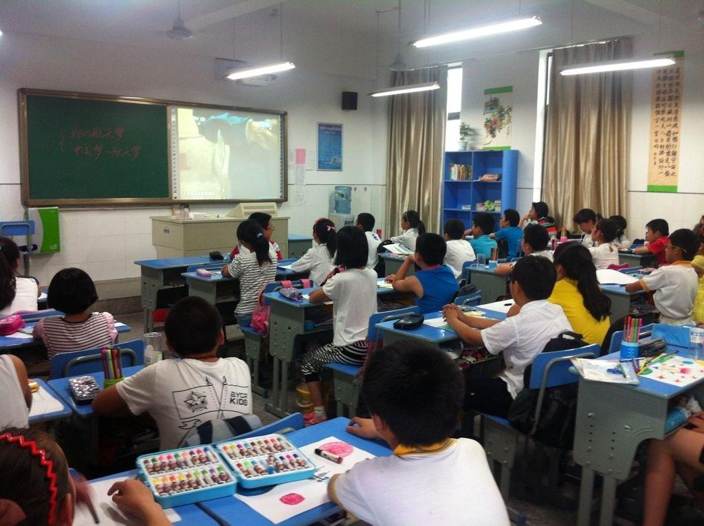 “公立”跟“私立”学校有啥不同？过来人透露实话，差距不止一点