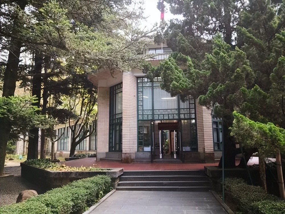 61年毛主席前往庐山，偶遇一名女舞蹈演员，不禁惊叹：好像我女儿