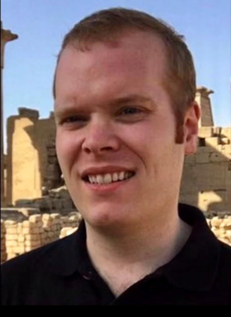 老人埋100万藏宝箱,老人发现山洞大量宝物