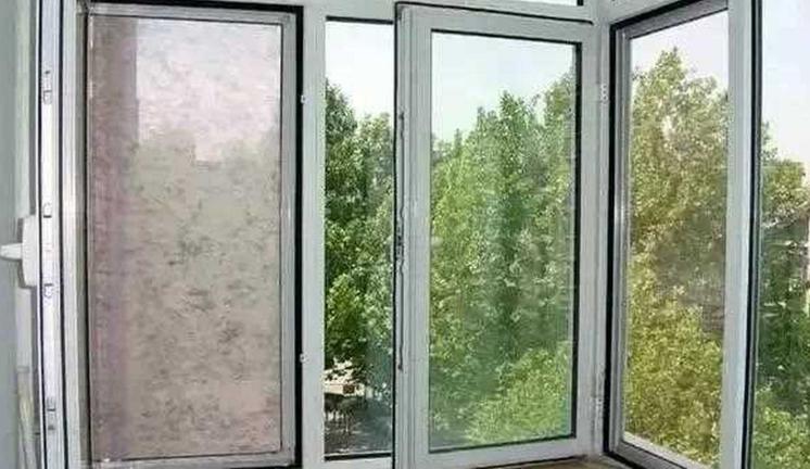 纱窗破了个洞怎么修理,纱窗破损用什么胶