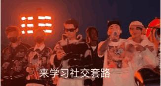 王鹤棣出席活动微博惊艳,王鹤棣一夜爆红的反应