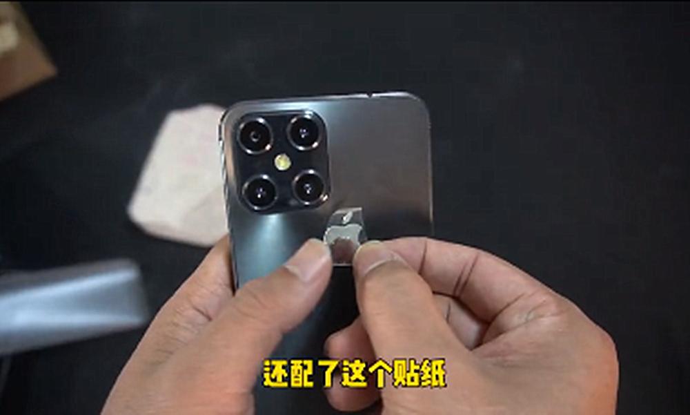 “能打妖怪，支持跟外星人视频”，网友笑晕的山寨手机，有多离谱