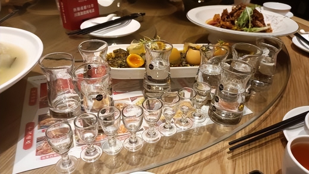 酒场上喝酒小妙招让你千杯不醉,喝酒想要醉得慢的小诀窍