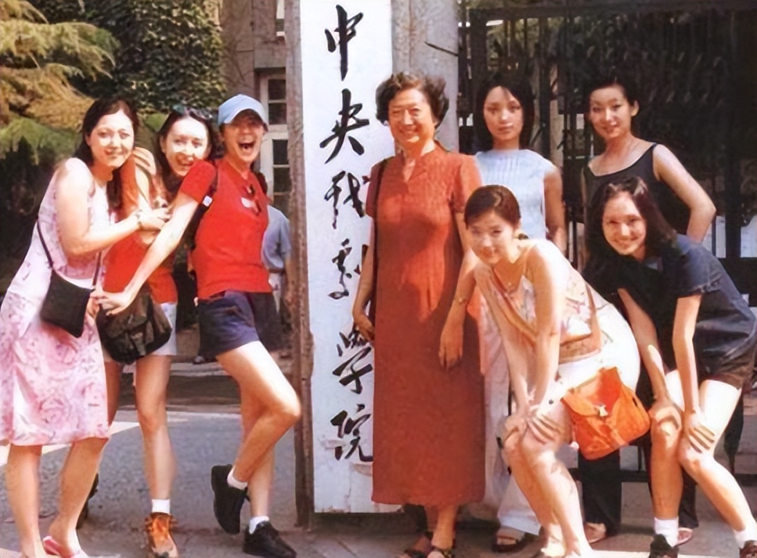 年轻时显老的梅婷如今看优雅依旧,梅婷最惊艳的美