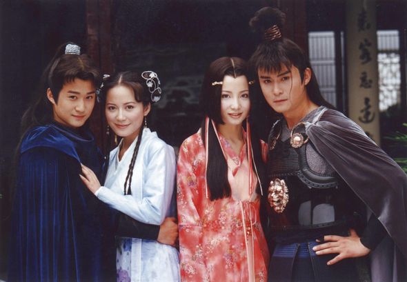 演员邢岷山:和老师女儿结婚,英雄救美被毁容,老婆女儿是心肝