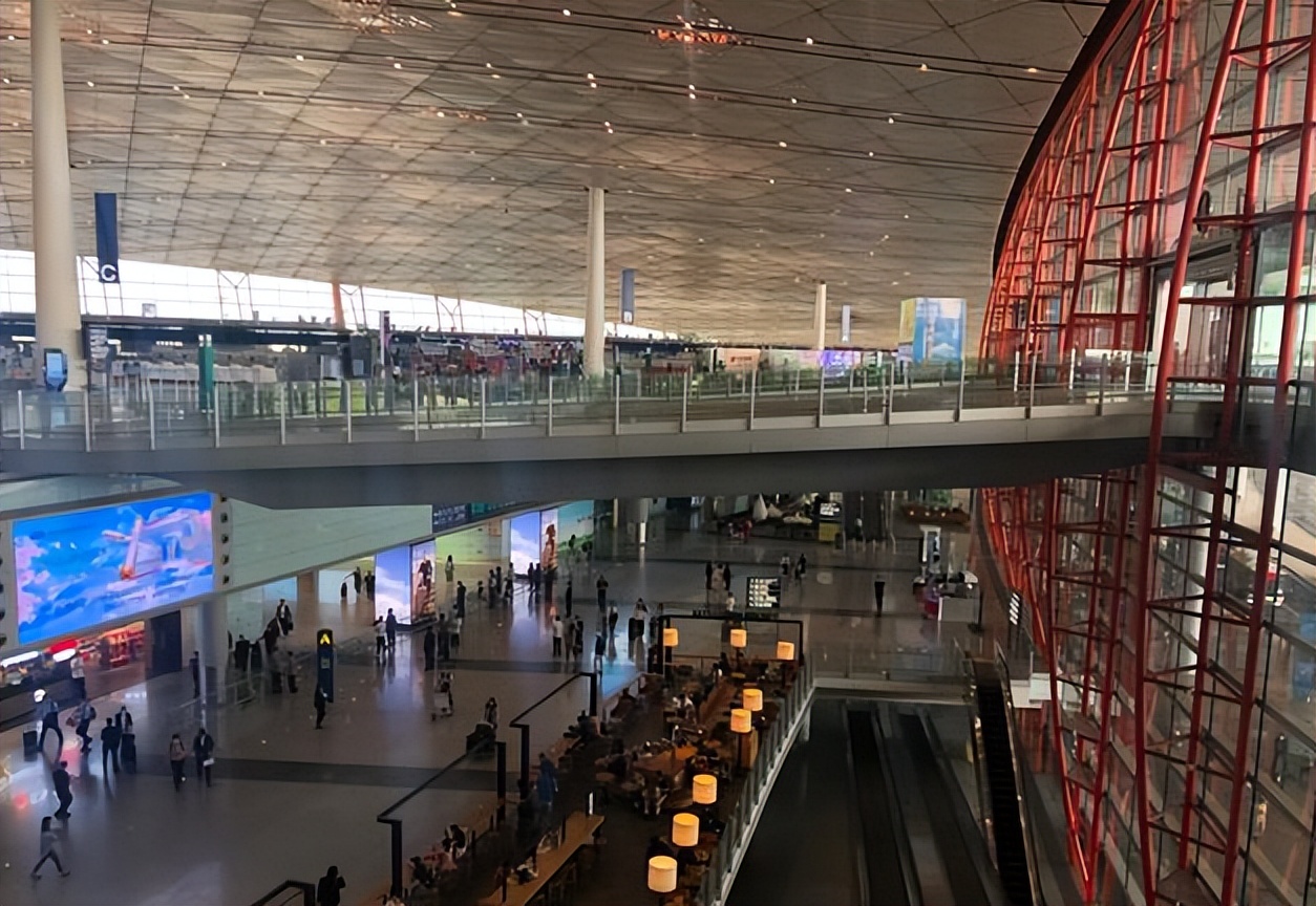 北京入境后直接过安检到3号航站楼南京航班CA1819服务优质