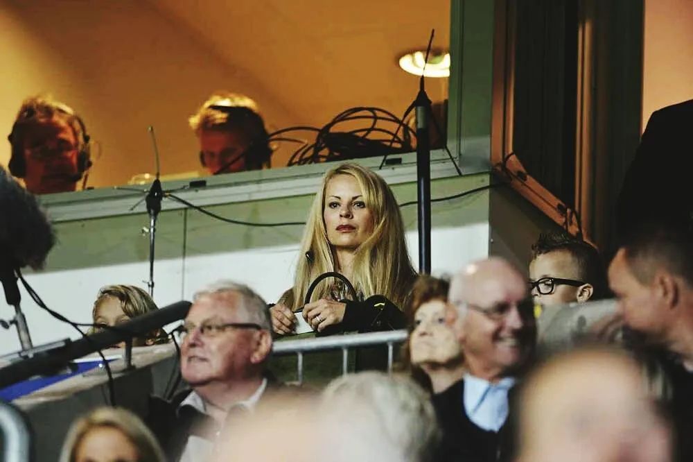 相爱20年不结婚，这对姐弟恋火了！网友：一物降一物，孤狼配悍妇