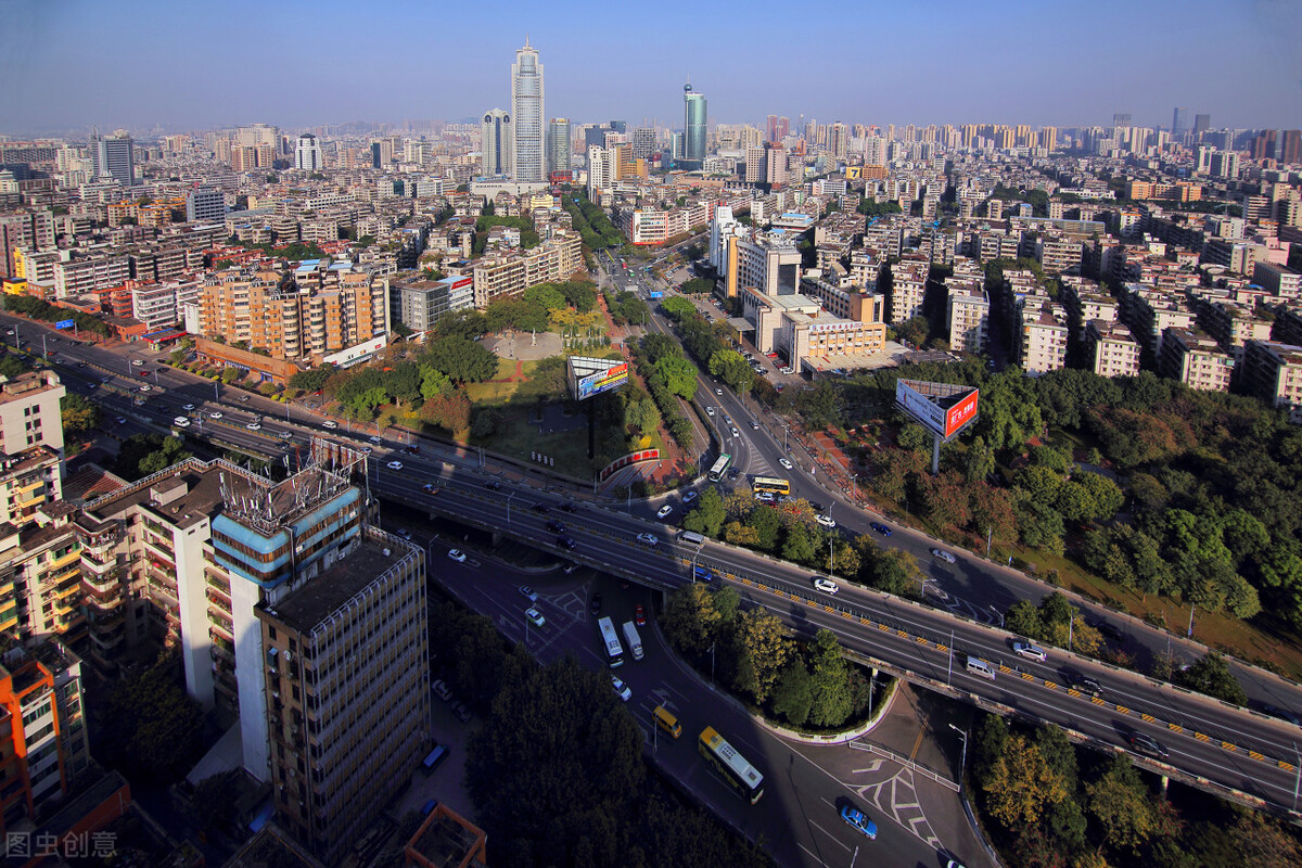 被租车公司“忽悠”的司机们:月车租3850,日流水不够付电费