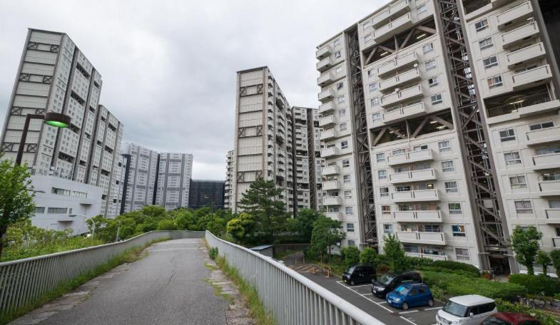 日本当年房价暴跌后股市怎么样,日本房价暴跌后没买房的过得怎样