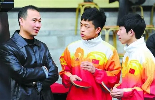 前乒乓球教练刘国梁现在干啥了,国乒教练刘国梁回归天团回忆往事