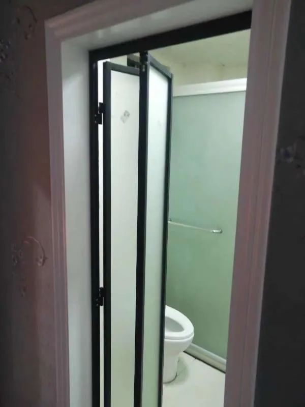 卫生间磨砂玻璃湿水透亮咋办,卫生间洗澡磨砂玻璃门