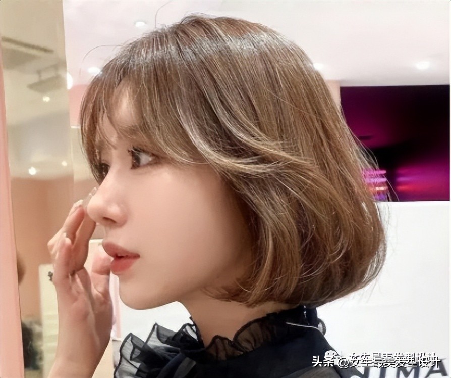 烫短发内扣的步骤,烫外翻内扣卷发教程短发