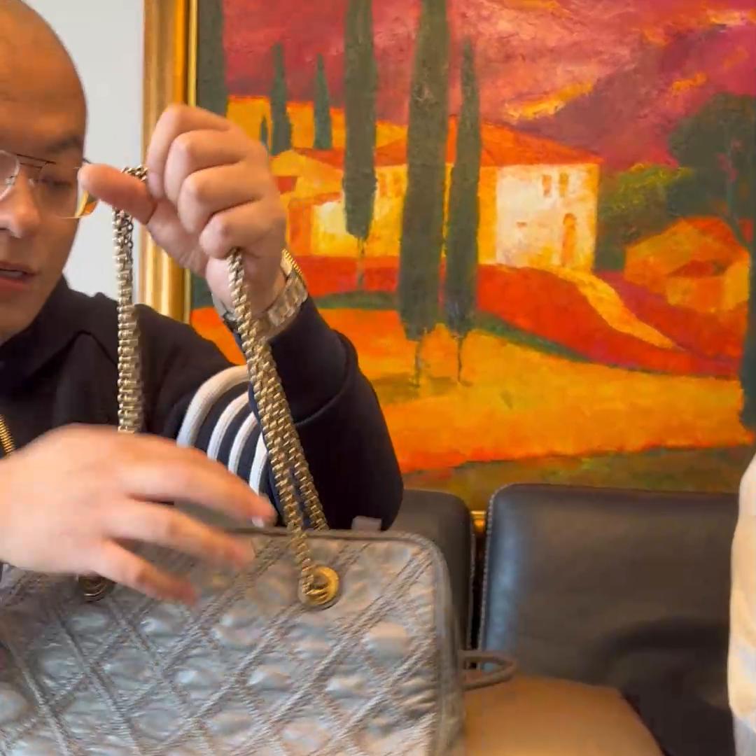 爱马仕kelly包大象灰,爱马仕kelly28黑金保值吗