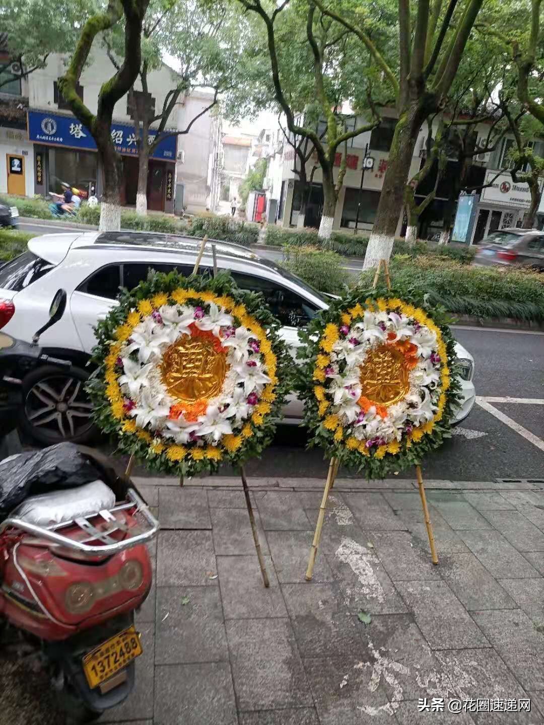 给逝者送花圈忌讳什么花圈,花圈的讲究和忌讳