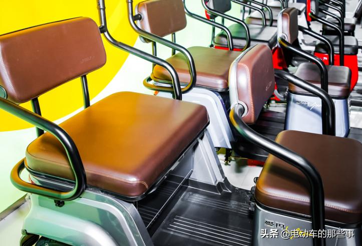 爱玛电动三轮车推拉款功能介绍,老年人选择爱玛电动车选哪款