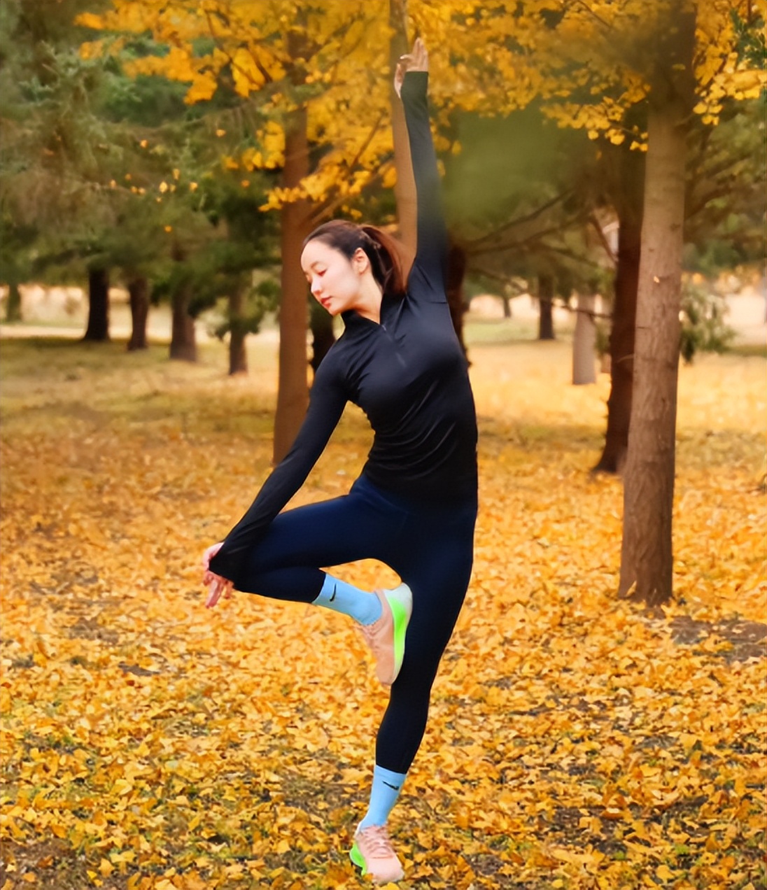 吕一骑马,吕一视频照片