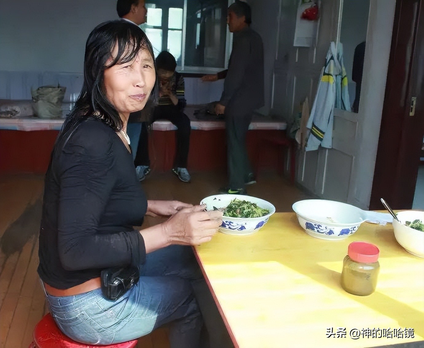 只有小学文化的农村妇女，能通过外星人给人治病？真的假的？